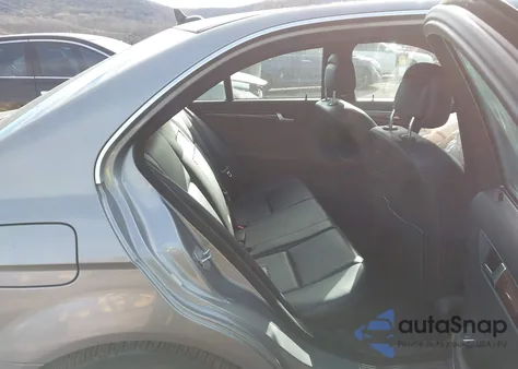 2012 Mercedes-Benz C 300 Sport 4Matic z USA, uszkodzony, nr VIN WDDGF8BB0CR200490